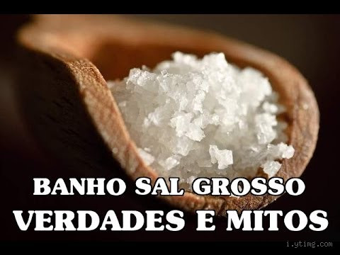 É bom andar com sal grosso na bolsa? Mitos e verdades revelados!