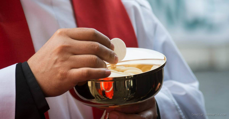 Quando se pode negar a comunhão? Entenda os casos permitidos