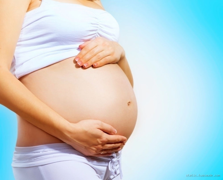 É verdade que a barriga baixa no final da gravidez?