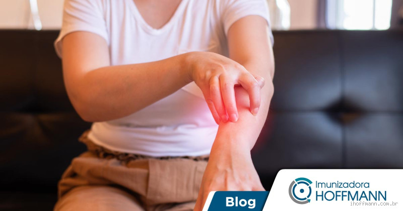 O que acontece se não tirar a pulga do pé? Descubra os riscos!