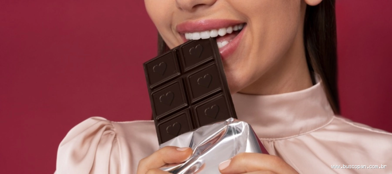 Porque chocolate é bom para cólica? Entenda o motivo