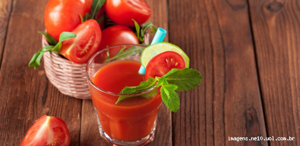 Quais são os benefícios do suco de tomate com limão? Descubra as vantagens dessa combinação!