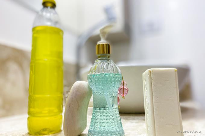 O que é melhor: sabão ou detergente? Descubra de verdade