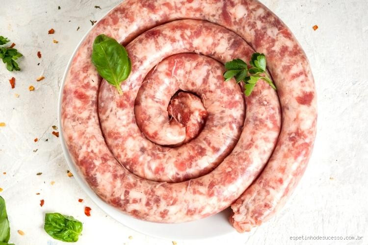 Pode se congelar linguiça? Descubra a melhor maneira de conservar