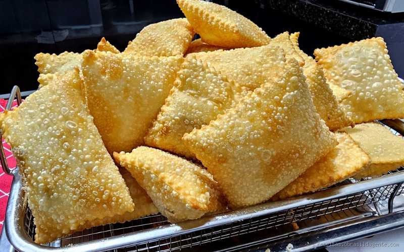 Como é o pastel em Portugal? Descubra o sabor único desta delícia!