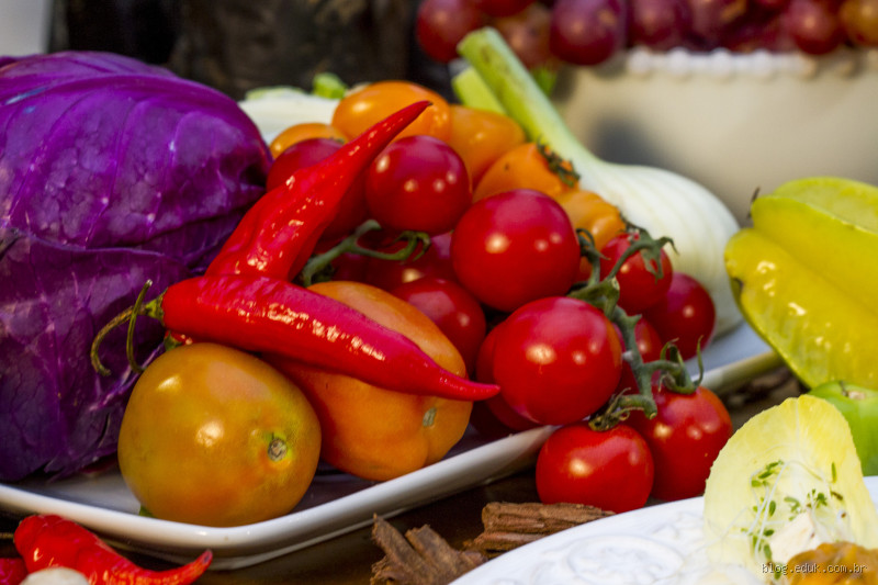 O que dá pra comer sem fogão e geladeira? Descubra opções práticas